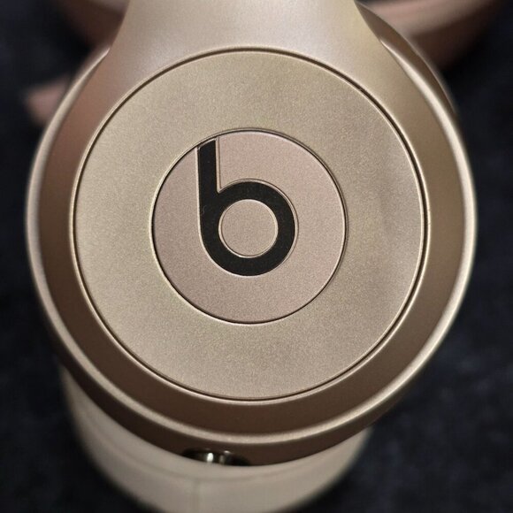 Beats Solo3 ✦ Rose Gold Wireless Headphones ✦ Limited Edition w/ Case On-Ear EUC - Picture 14 of 16